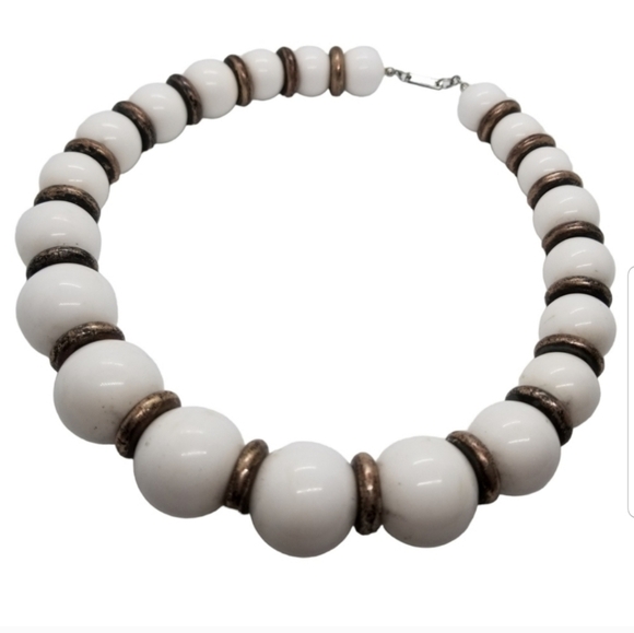 CAROL DAUPLAISE DESIGNER RETIRED GRADUATED WHITE & SILVERTONED  COLLAR NECKLACE - Picture 6 of 7